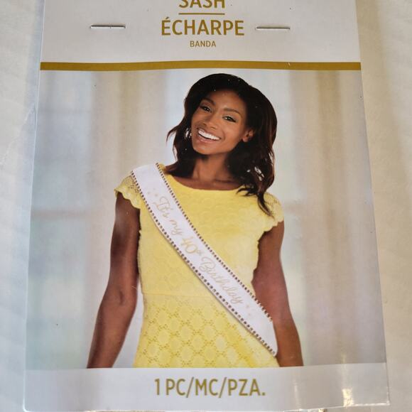 Gold & White 40th Birthday Party Kit - Photo Booth, Decor, Sash & Confetti - Picture 7 of 16